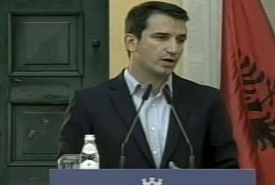 Erion Veliaj prezanton 24 administratorët e Tiranës