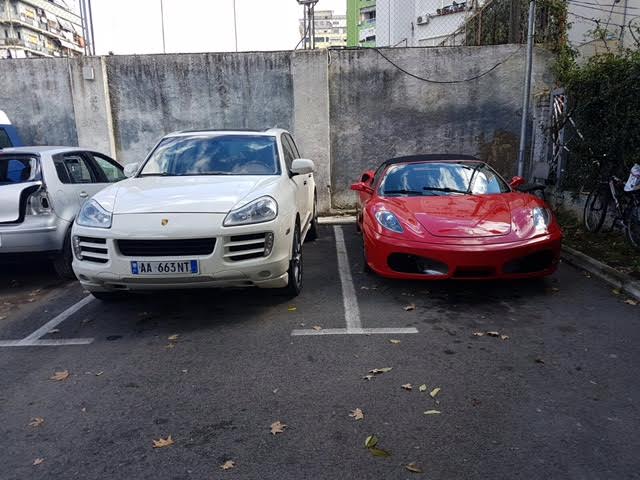 Ferrari e Porsche, arrestohet trafikanti i prostitucionit, ja emri
