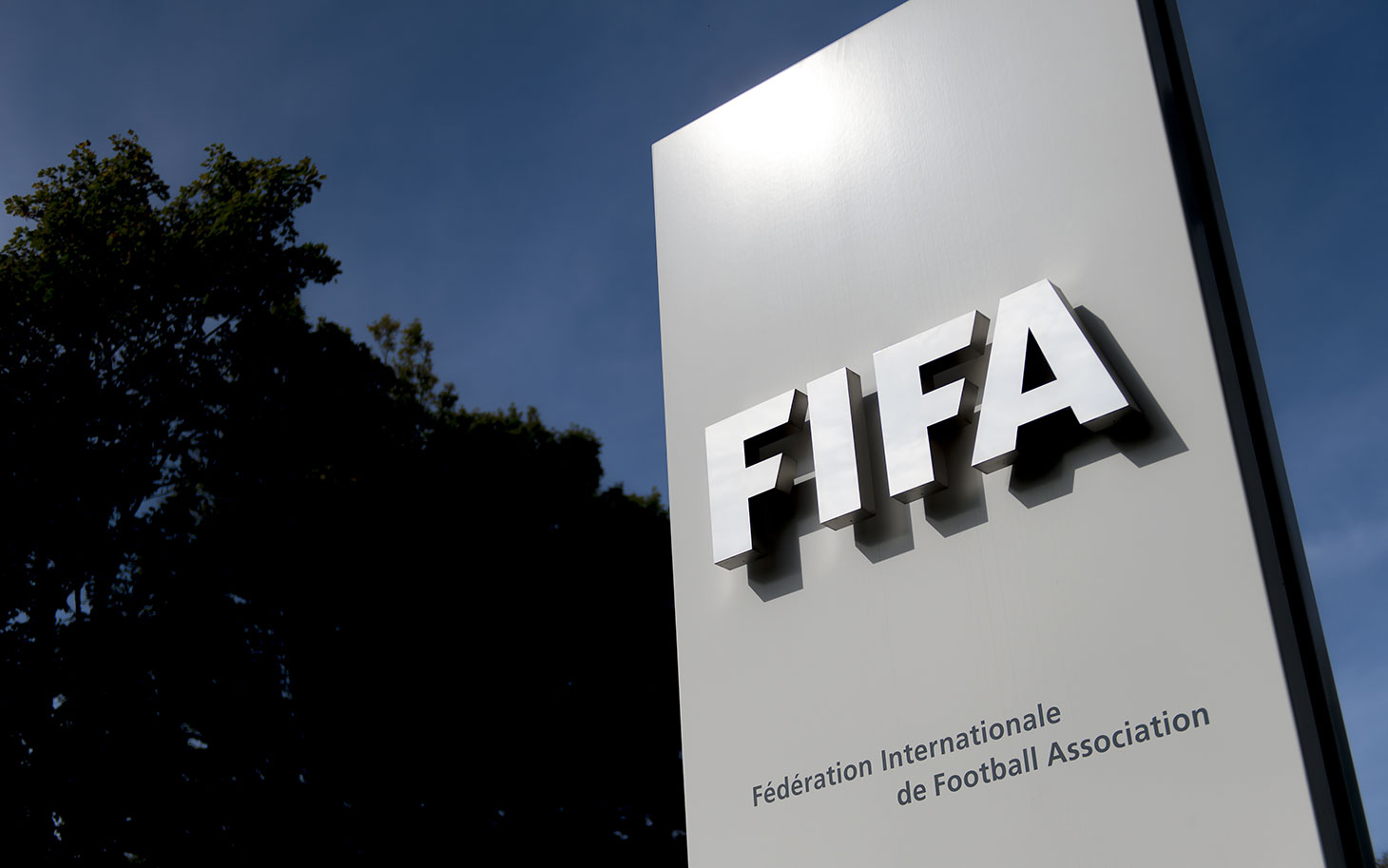 Miliona euro korrupsion, prangosen dy zyrtarë të FIFA