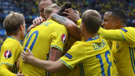 Irlanda e Suedia, 1-1 me autogol