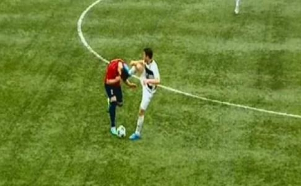 Incidentet i rëndë në fushë, futbollisti në gjendje kome në spital