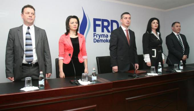 Gazmend Oketa, a e mbani mend k’të çunin!