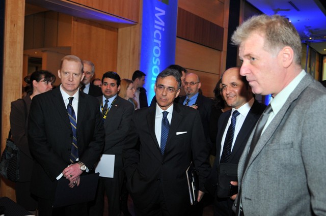 Asnjë politikan shqiptar nuk flet për referendumin. I vetmi Genc Pollo