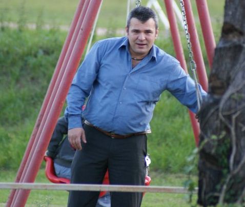 Vdes aktori shqiptar nga një atak në zemër teksa pinte kafe