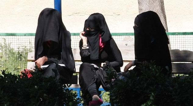 Si u dashurua shqiptarja e martuar me ‘bosin’ e ISIS