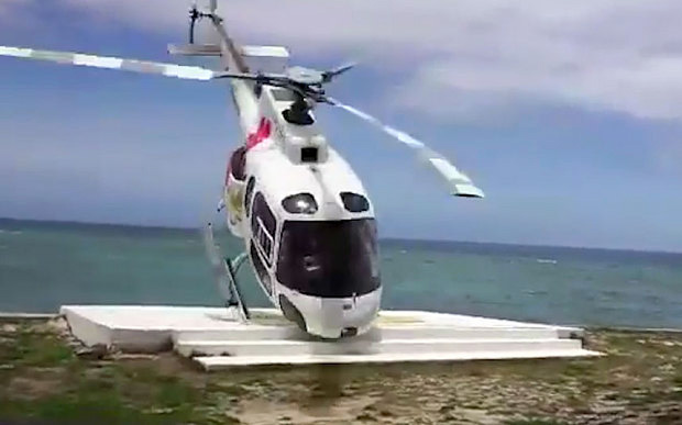 VIDEO/ Helikopteri humbet kontrollin gjatë uljes, përplaste me pemën