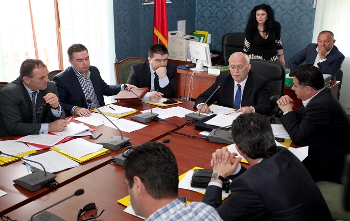 Debate mes Brahos e Ndreut. Miratohet ligji për kamerat e sigurisë