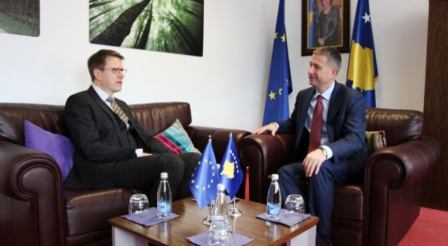 Kosovë, qeveria pret raport pozitiv në procesin e liberalizimit të vizave