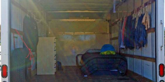 FOTO LAJM/ Një punëtor i Google fle në parkingun e kompanisë, për një arsye…