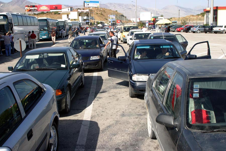 1 mijë qytetarë nuk lejohen të kalojnë doganën e Kakavijës
