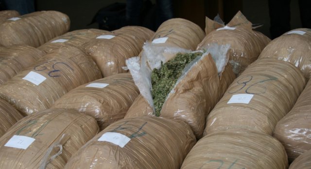 Dy korcarë në pranga në Tiranë, kapet droga
