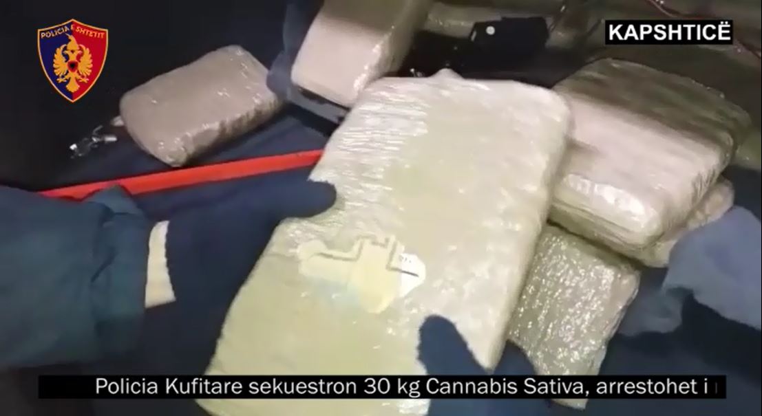 VIDEO/ Kapshticë, arrestohet tiransi kishte mbushur “Audi”-n A6 me kanabis