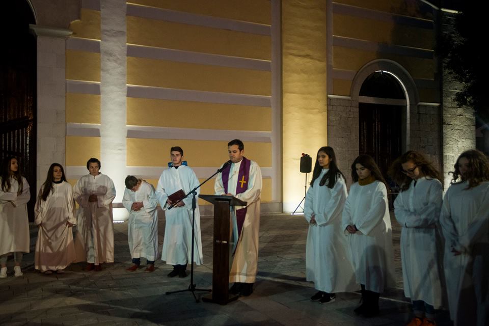 Priftërinjtë e Shqipërisë, cfarë u shkruajnë në një letër të sapomartuarve dhe të fejuarve