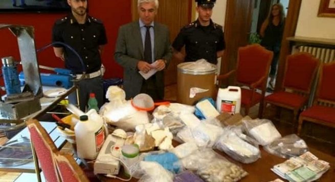 U kapën me 25 kg kokainë në Torino, policia italiane: 4 të arrestuarit të lidhur me familjen Çapja
