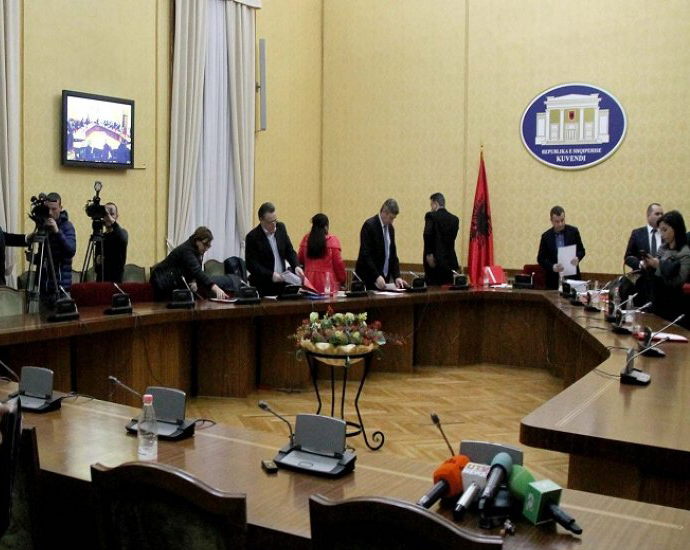 Taulant Ballës “i ikën mendja”, nuk i shkojnë dëshmitarët në komisionin hetimor për CEZ