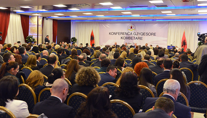 KOMISIONI/Gjyqtarët dhe prokuroret, gjendet rruga e largimit nga sistemi