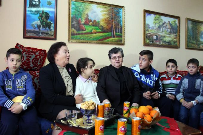 Fondacioni “Fëmijët Shqiptarë” nuk harron kujdesin ndaj katërnjakëve që këto festa i gjejnë jetimë