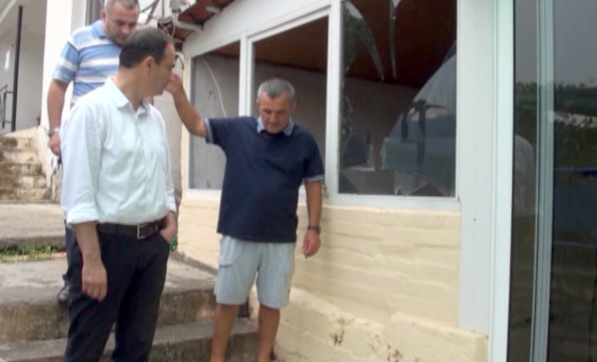 VIDEO/ Luçianio Boçi viziton Xibrakën pas shpërthimit: Poligoni nuk përmbushte parametrat teknikë, i miratuar për djegie baruti ai u përdor për detonacion