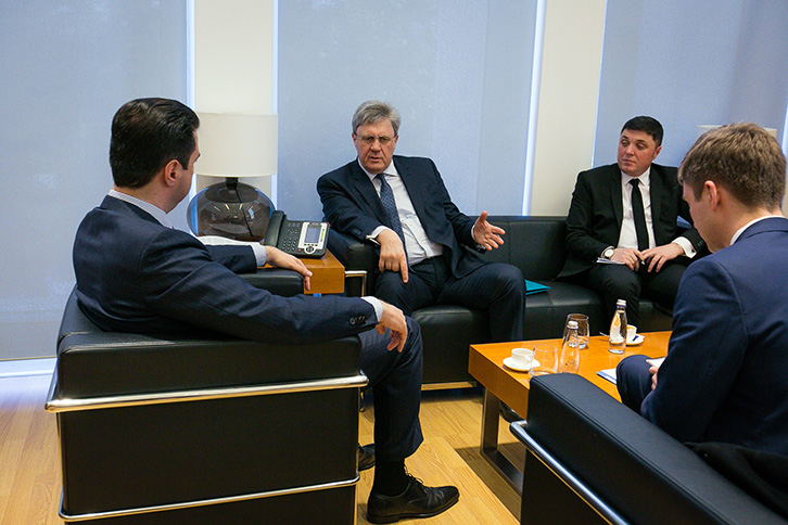 Lulzim Basha pret ambasadorin rus, i prezanton dy kërkesa