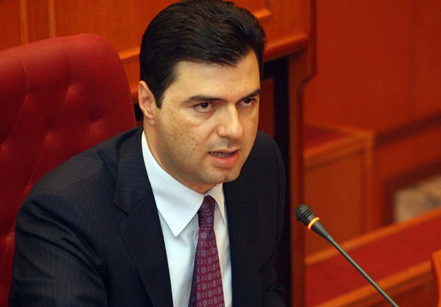 Basha, postim për Saimir Tahirin pas kapjes së avionit
