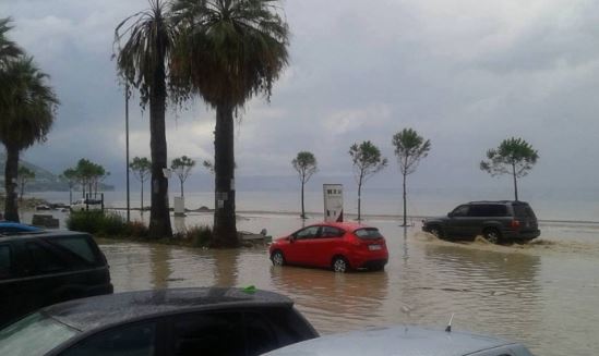 FOTO LAJM/ Vlorë, shiu e bën Lungomaren Venecia, projekti ende s’dihet kur do të përfundojë
