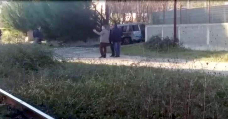 VIDEO/ Gjendet makina e djegur dhe braktisur e grabitësve të blindit me para