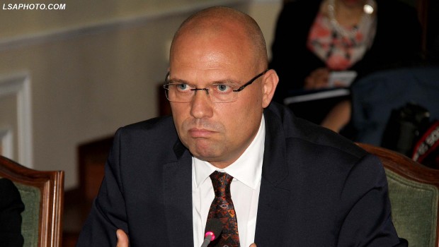 A do të përfitojë Armando Prenga nga amnistia e fundvitit? Përgjigjet Manjani