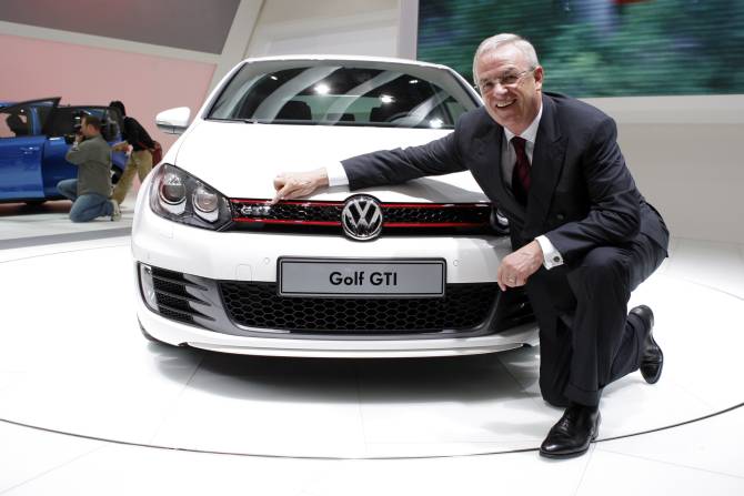 Mashtroi me emetimet e gazrave të makinave, dorëhiqet kreu i Volkswagen