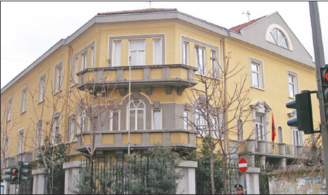 Anglishtja e klasës së 6-të përsëritëse e klasës së 5-të, DAR pezullon përzgjedhjen e librit