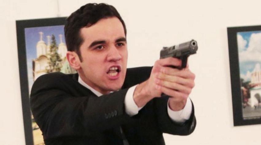 FOTO & EMRI/ Identifikohet atentatori i ambasadorit rus në Turqi, është polic