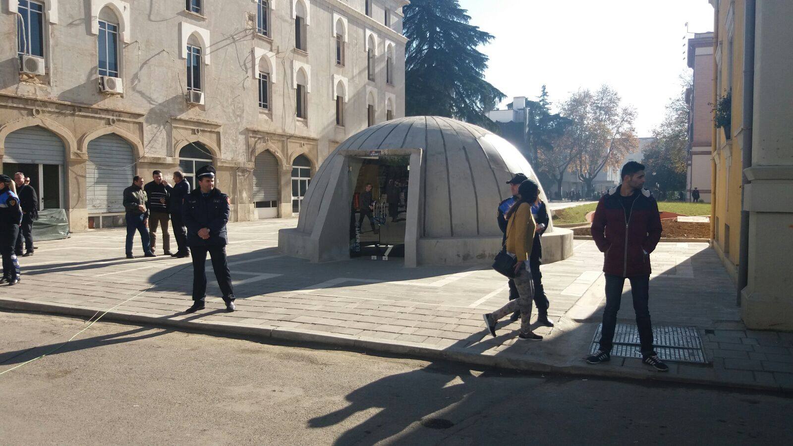 Frika për bunkerin komunist në Ditën e Rinisë