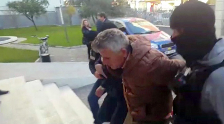 Rrëfehet vrasësi i shokut në Manzë: Jam penduar, por është vonë