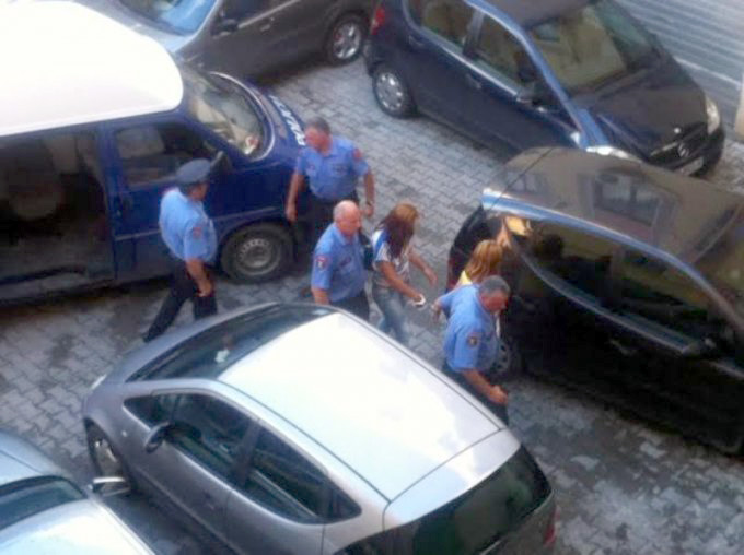 FOTO/ Orialda: Nga dhuna e prindërve tentova vetëvrasjen. Gjykata: “Arrest me burg” për Orialda Kajtazin, “Detyrim paraqitje” për K. Kajtazin