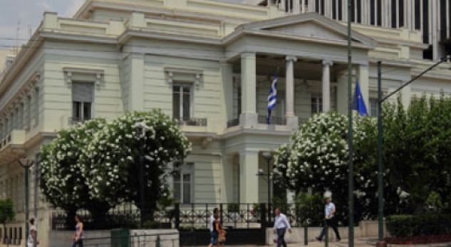 Reagon ashpër Ministria e Jashtme greke: Hahn të japë shpjegime për deklaratën, çështja çamë nuk ekziston