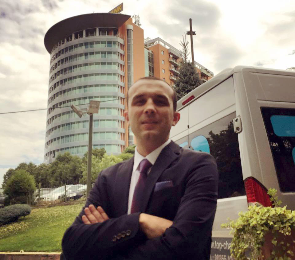 Gazetari i Top Channel padit në gjykatë për shpifje, “Lapsi.al” dhe gazetarët Shkullaku e Bushati