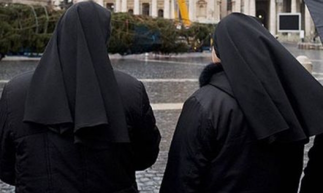 KRIZA/ Priftërinjtë e murgeshat po braktisin misionin, shumica ikin për t’u martuar