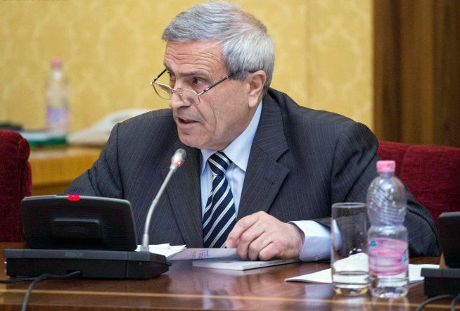 Namik Dokle në krah të Sali Berishës: Izet Haxhia mashtrues e manipulator