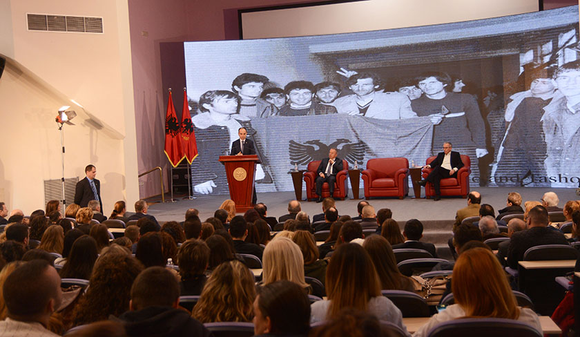 Presidenca, ndryshe nga qeveria, axhendë të ngjeshur për 25 vjetorin e rënies së komunizmit