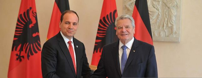 Presidenti Nishani uron Presidentin Gauck me rastin e Ditës së Bashkimit Gjerman