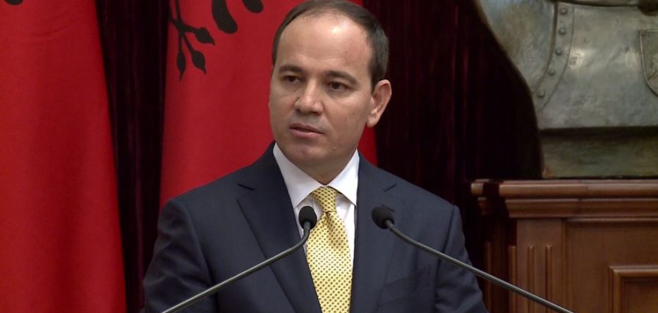 Presidenti Nishani uron Dom Ernest Troshanin për shpalljen e tij Kardinal nga Papa Françesku