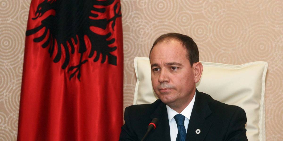 Nishani ngushëllon homologun francez: Aktet terroriste më tronditën, mendja e zemra ime janë me Ju