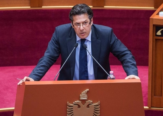 Shtyhet për një orë seanca parlamentare