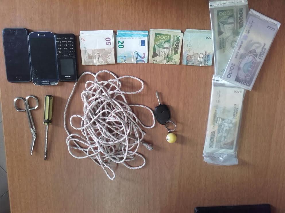 Arrestohen 3 shtetas, vodhën kasafortën e një firme private