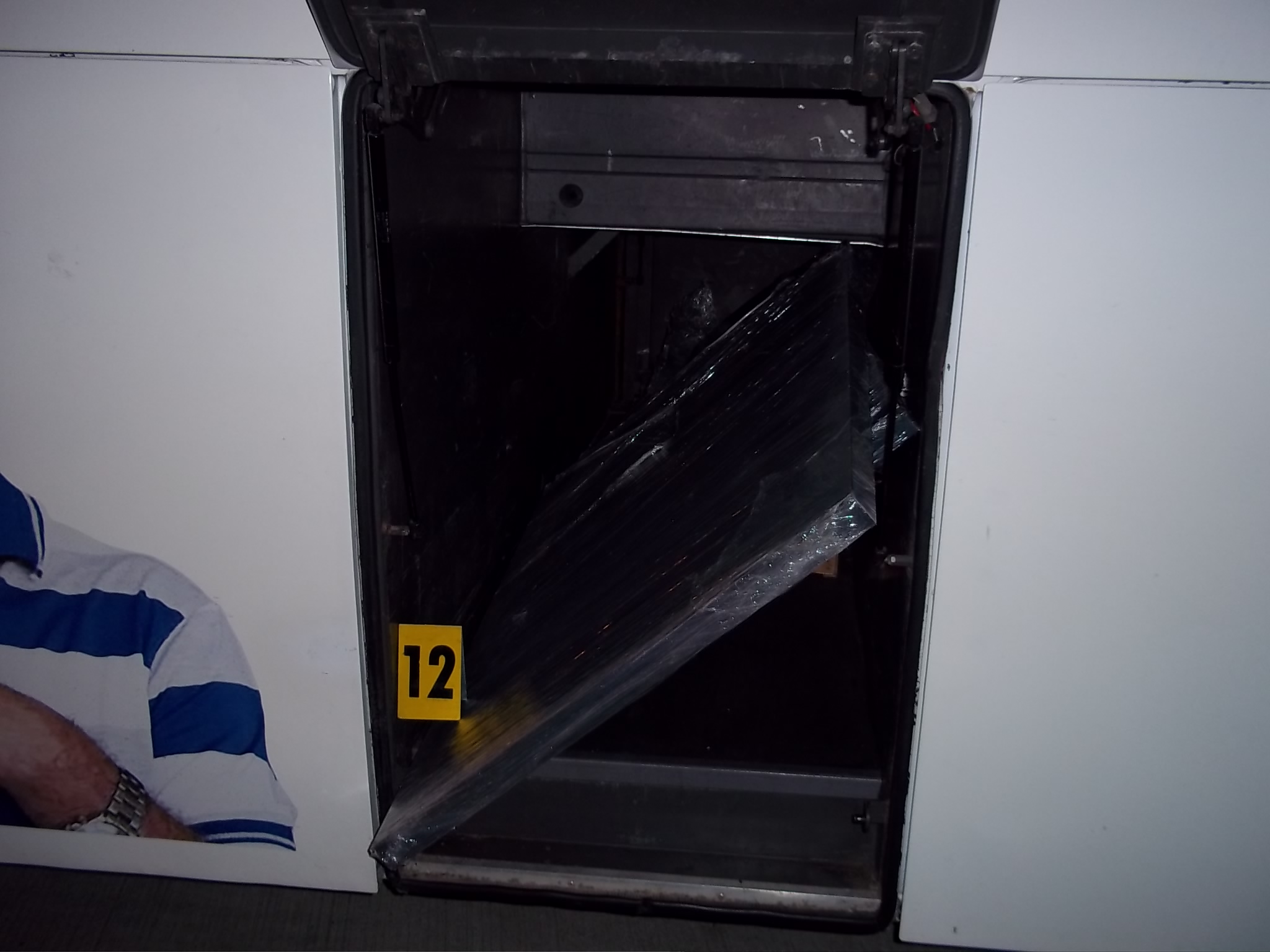 VIDEO/ Ja deri ku shkon fantazia e vlonjatit, fshehu 20 kg kanabis në një pasqyrë