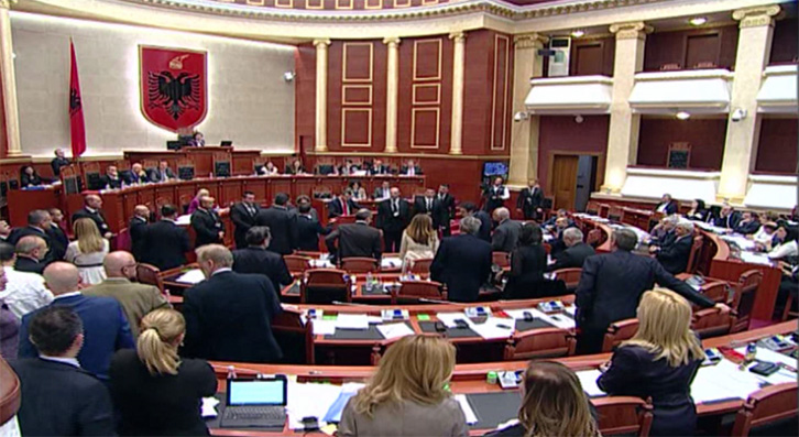 Basha paralajmëron: Do të vazhdojë pamundësimi i zhvillimit normal të punimeve në Parlament