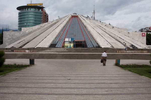 Qeveria një vendim për Piramidën në qendër të Tiranës