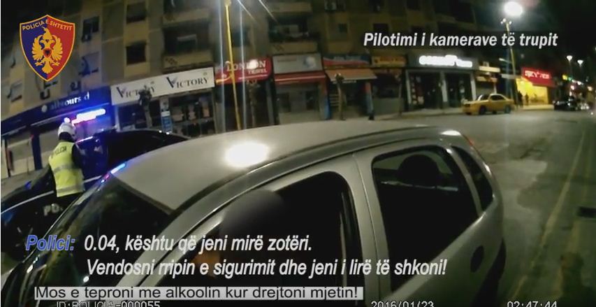 KAMERAT E TRUPIT/ Ja si e trajtojnë një shofer të huaj policët shqiptarë