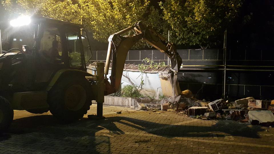 FOTO GALERI/ Shemben muret ndarës të Policisë së Shtetit, do të zëvendësohen me lulishte