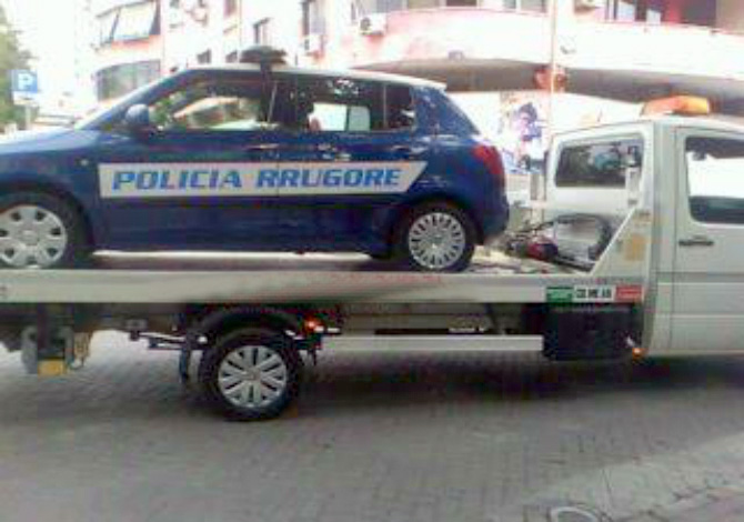 EKSKLUZIVE–DENONCIMI/ Grabitja dhe trafiku i kanabisit me makina policie dhe karroatrecë
