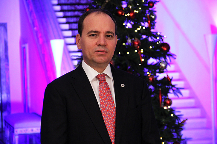 Presidenti Nishani uron Krishtlindjet: E gabuara dhe e keqja le të dështojnë, e drejta të triumfojë!